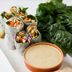 Spring rolls with spicy cashew butter sauce - Dr. Pingel